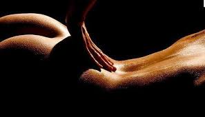Photo de  massage naturiste tantrique pour femme .