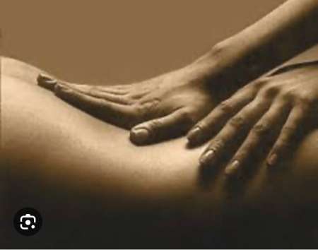 Photo de Homme offre massage  une femme